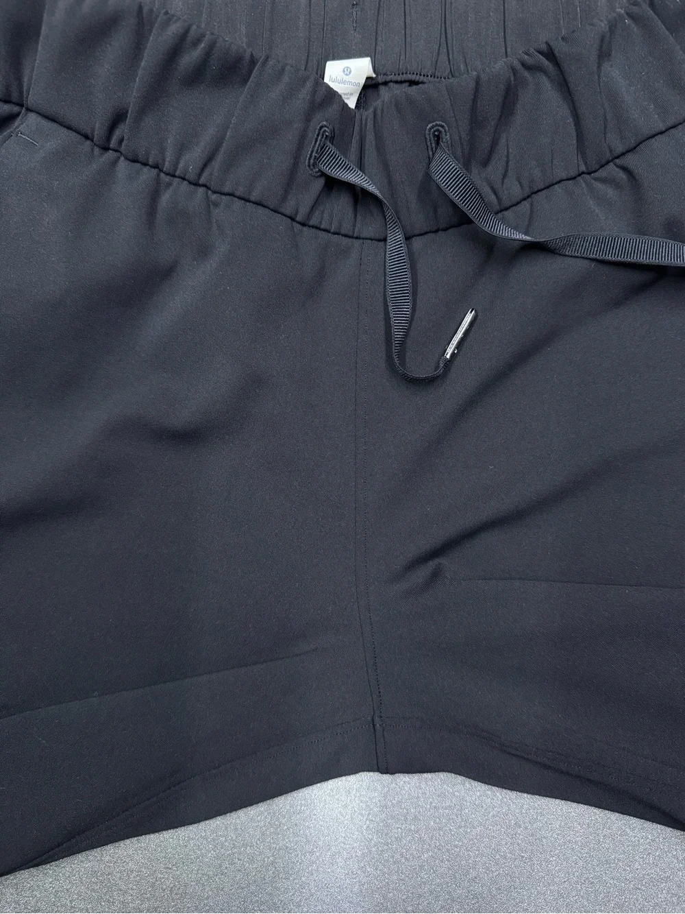 Lululemon On The Fly Pant 7/8 Black Women’s Size 2 Luxtreme Stretch Travel EUC